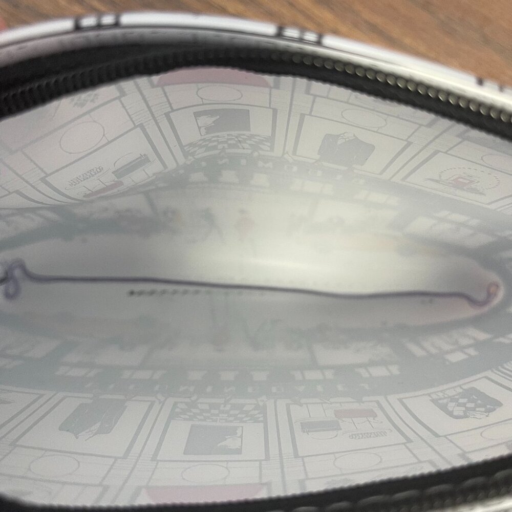 Bloomingdale's Store Front Cosmetics Case - Exclusive - NWT - Picture 5 of 6